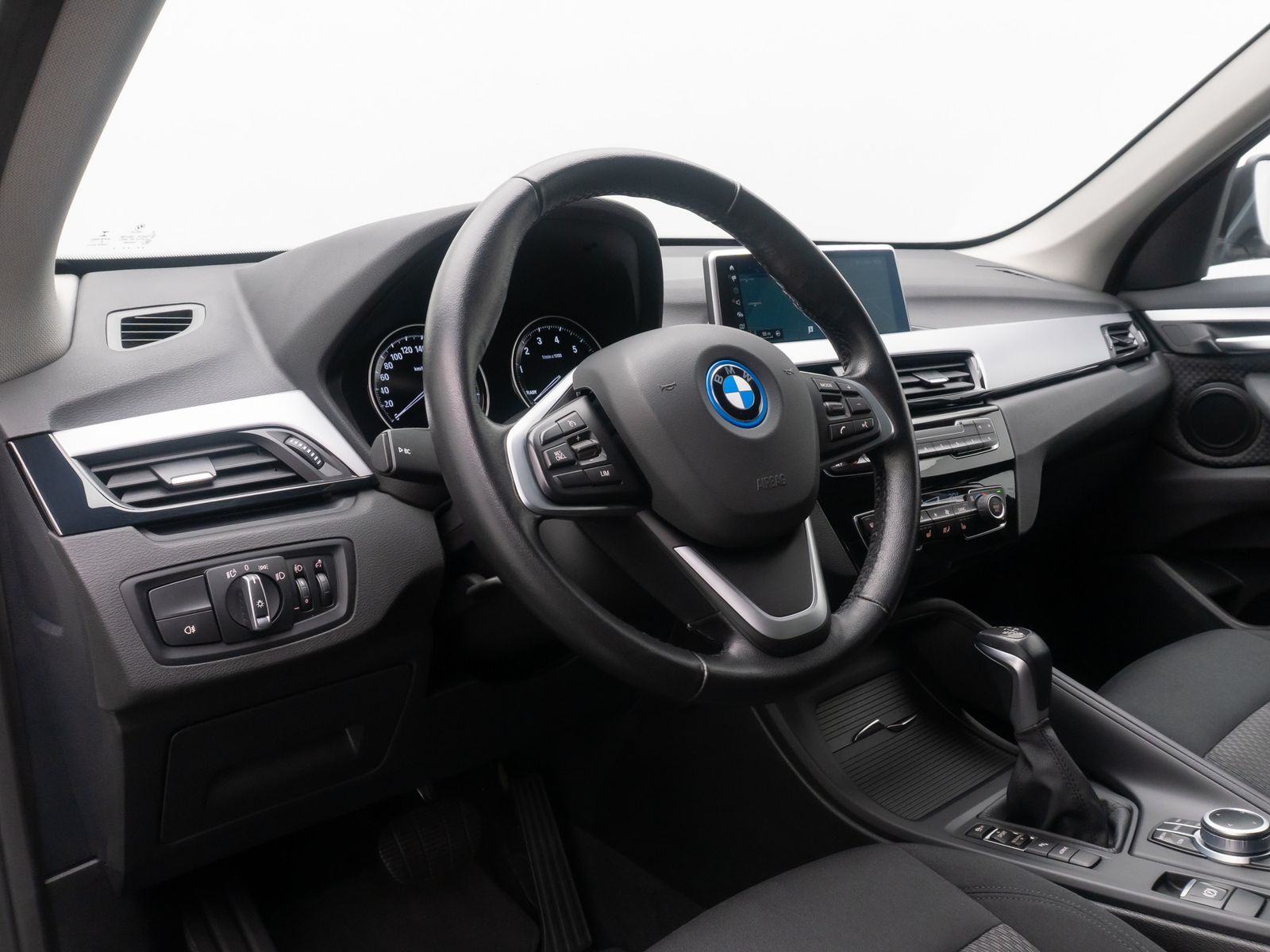 Fahrzeugabbildung BMW X1 xD25e GeschwindigReg ParkAss DAB Komfort NAVI