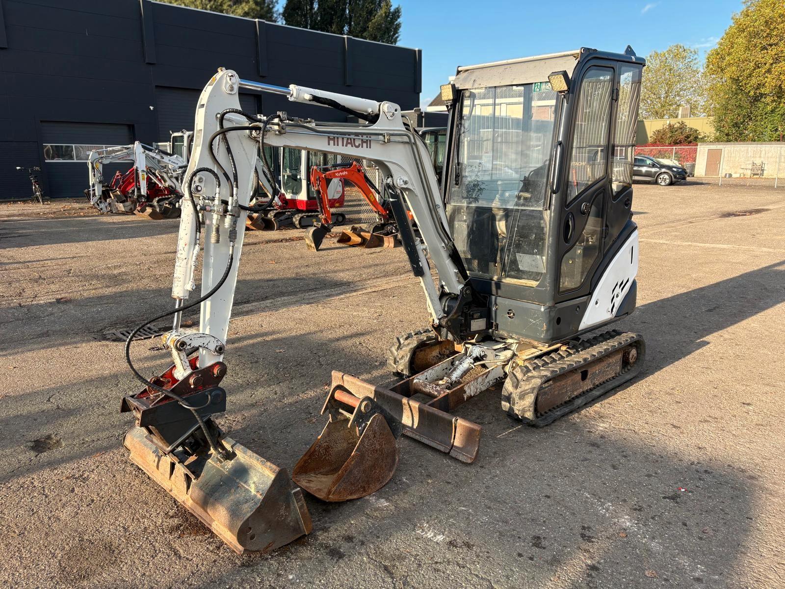 Hitachi ZX18-3 CLR    Hydr. Löffel und Tieflöffel
