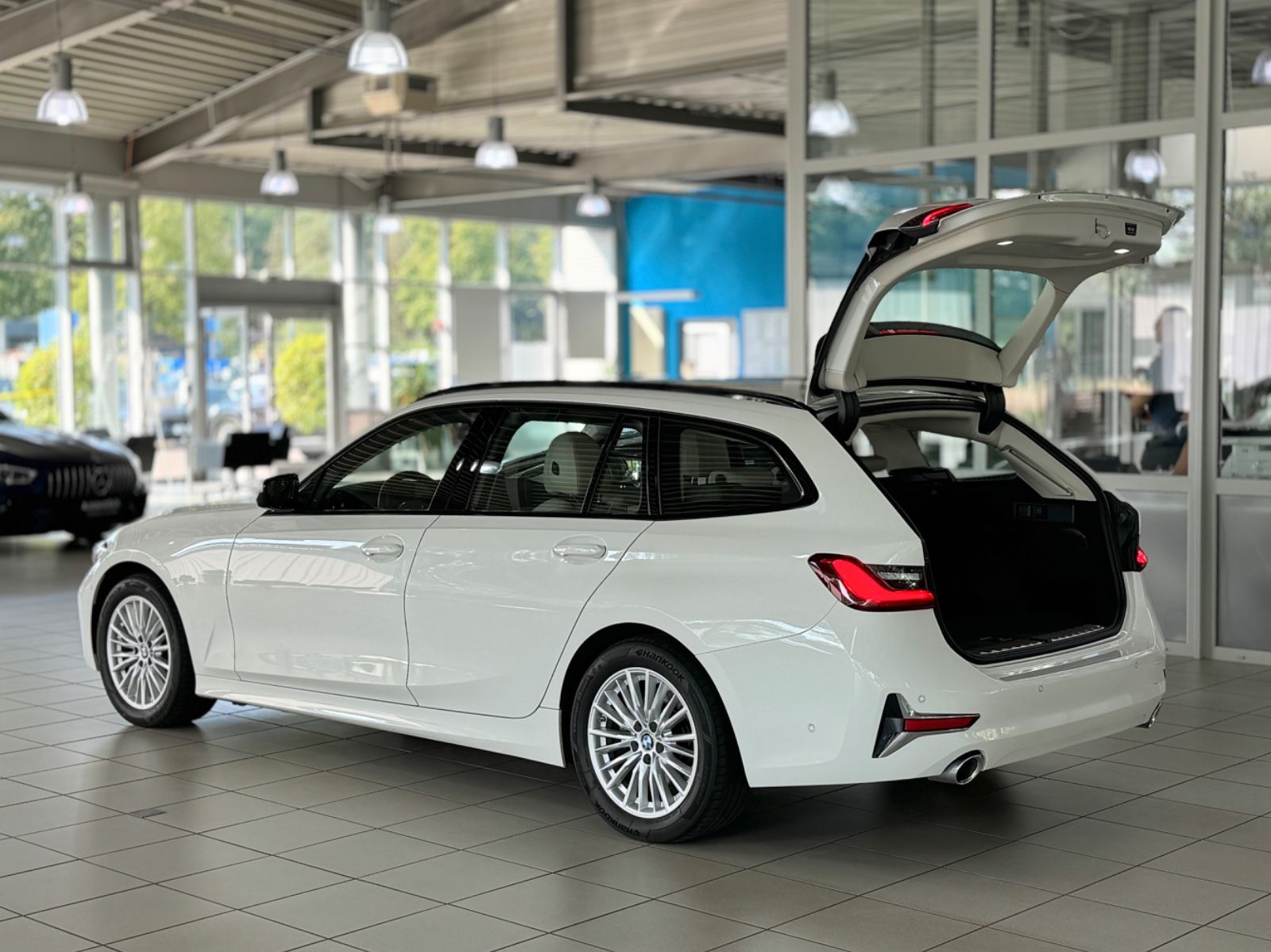 Fahrzeugabbildung BMW 320d Luxury Line 360° Panorama ACC Komfort Sport