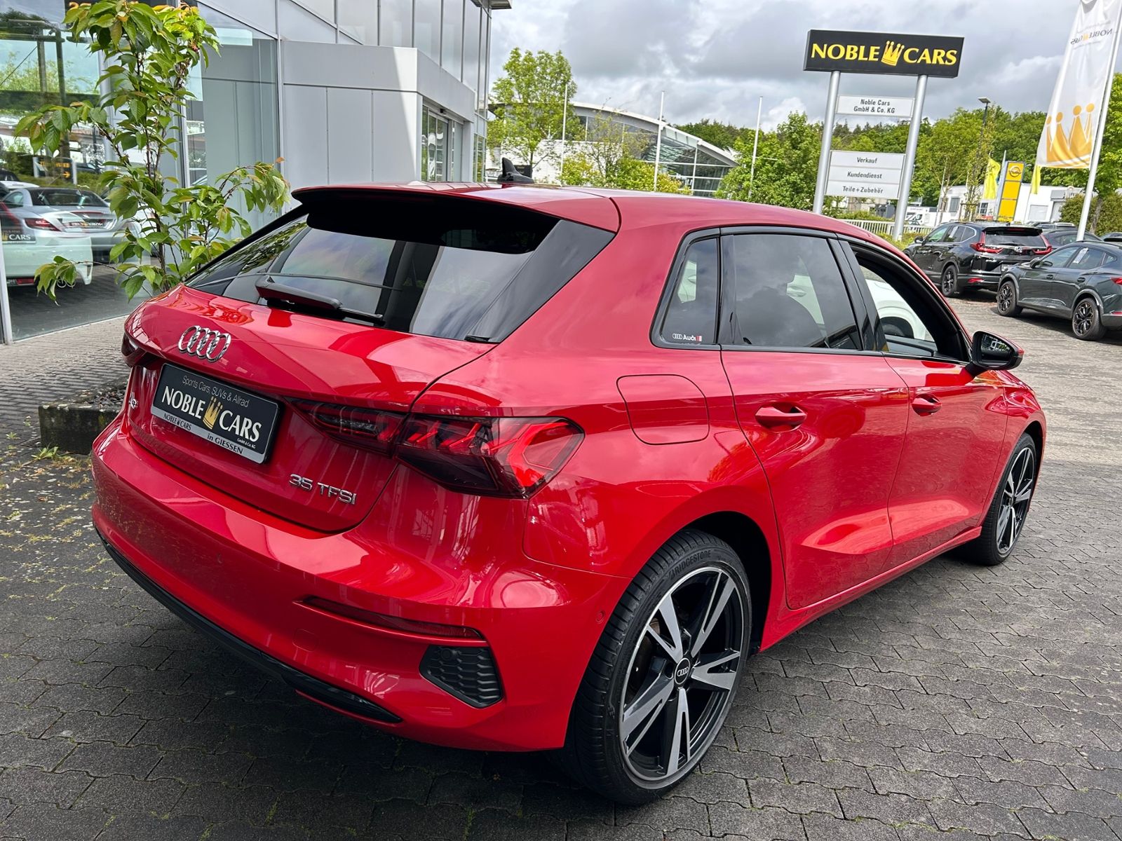 Fahrzeugabbildung Audi A3 Sportback  35 TFSI S line AHK LED NAVI