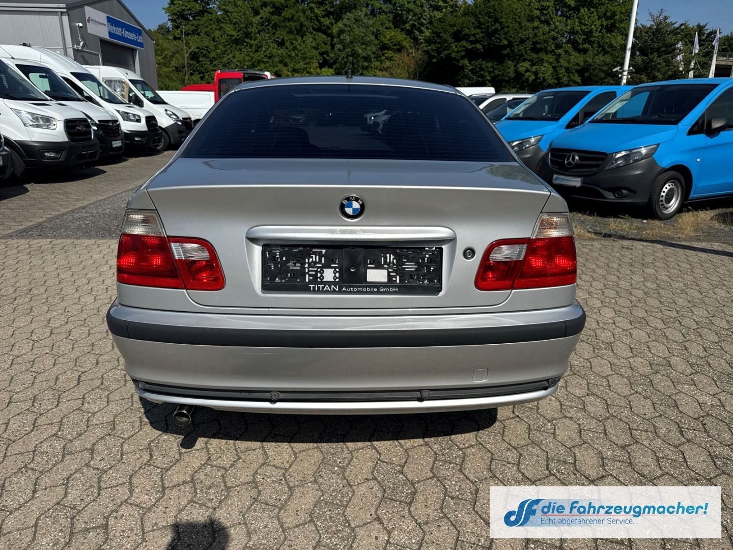 Fahrzeugabbildung BMW 318 i Klimaautom SD PDC Alu Sportfahrwerk Multif