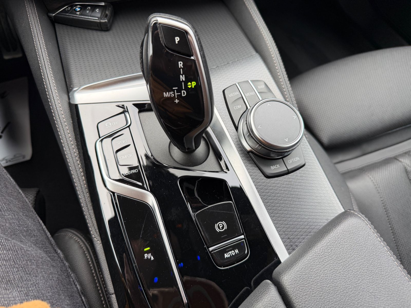Fahrzeugabbildung BMW 520d Touring M SPORT LASER HUD KAMERA AHK LEDER