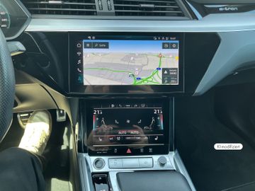 Audi Q8 e-tron - 11
