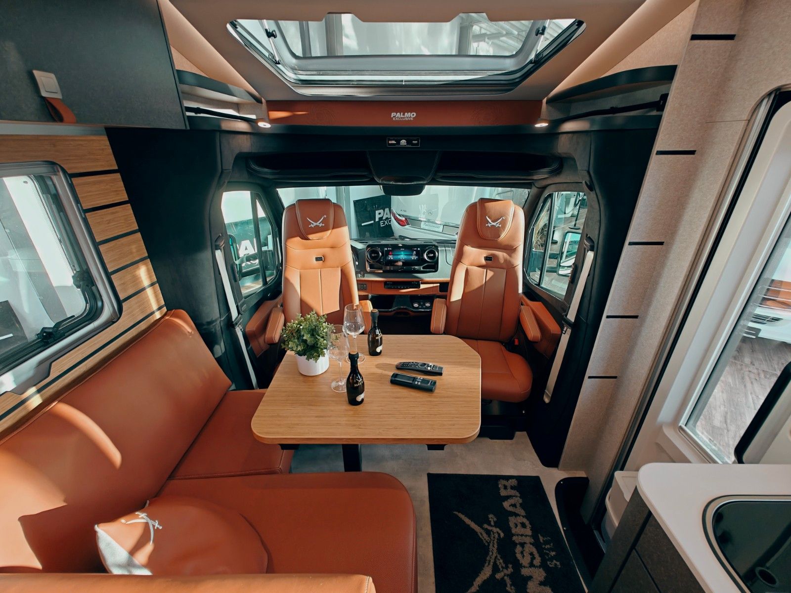 Fahrzeugabbildung HYMER / ERIBA / HYMERCAR ML - T 580 4x4² RSX - SANSIBAR® LTD. PTS PANTONE