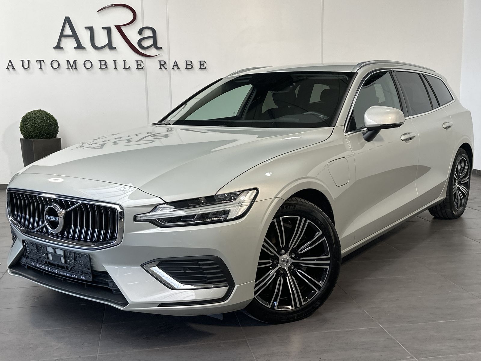 Fahrzeugabbildung Volvo V60 Inscription Plug-In Hybrid AWD NAV+LED+KAM
