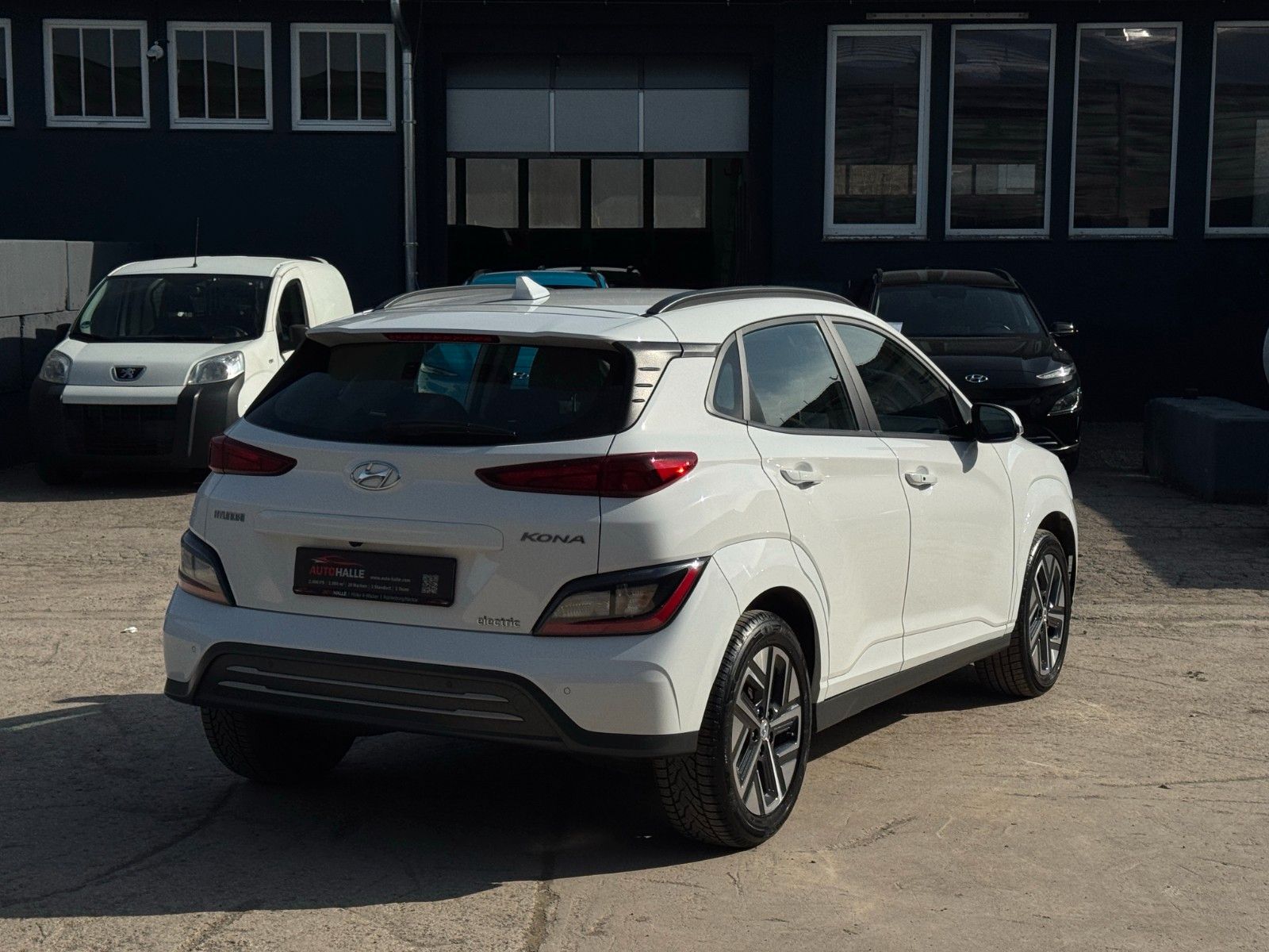 Fahrzeugabbildung Hyundai KONA E Select SHZ LHZ LKA ACC Navi CarPlay Wifi