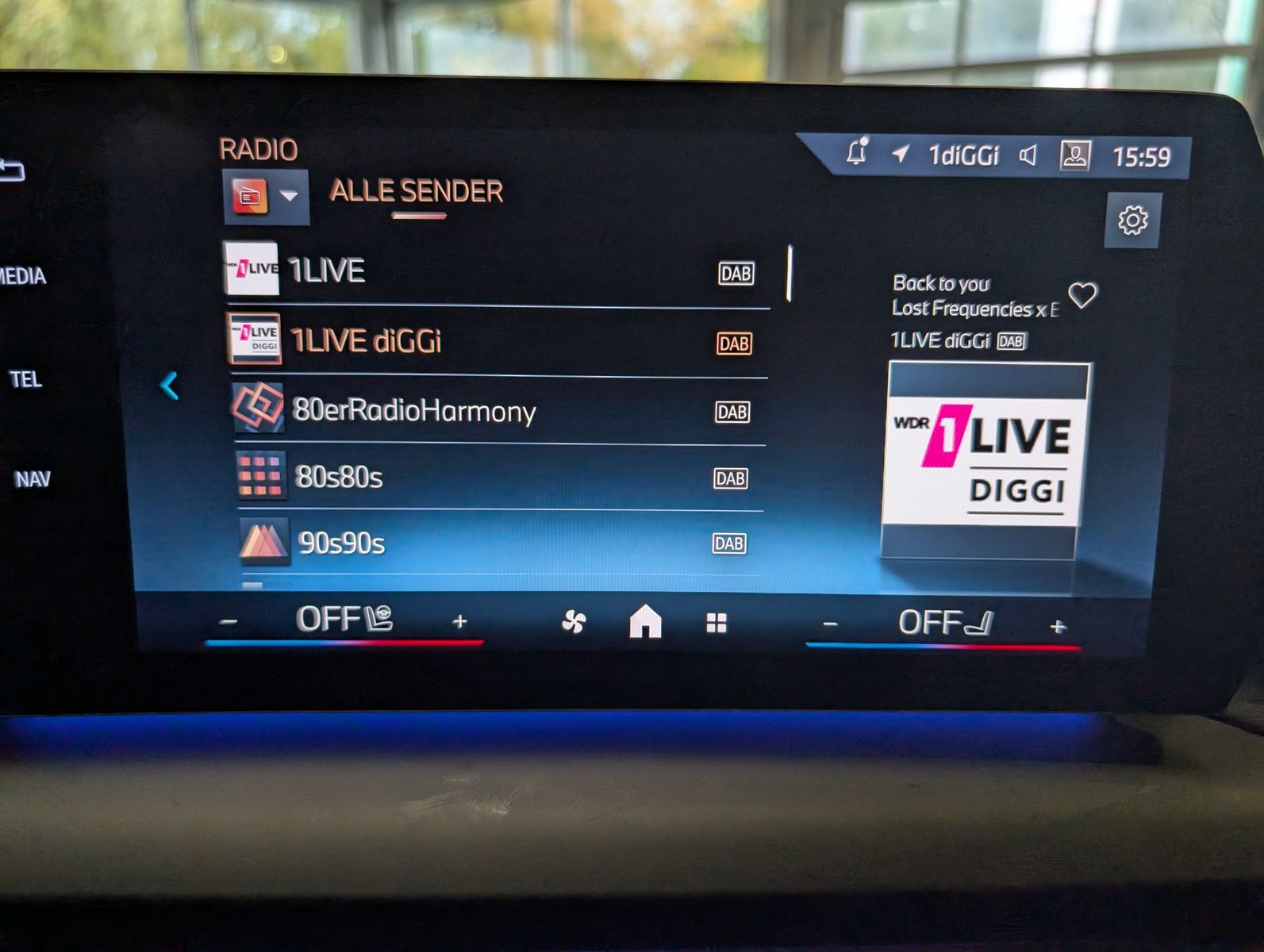 Fahrzeugabbildung BMW 123 i xDrive M-Sport Massag H/K Kamera Pano AHK