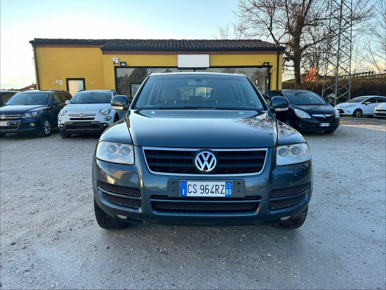 Volkswagen Touareg 2005 — rear view