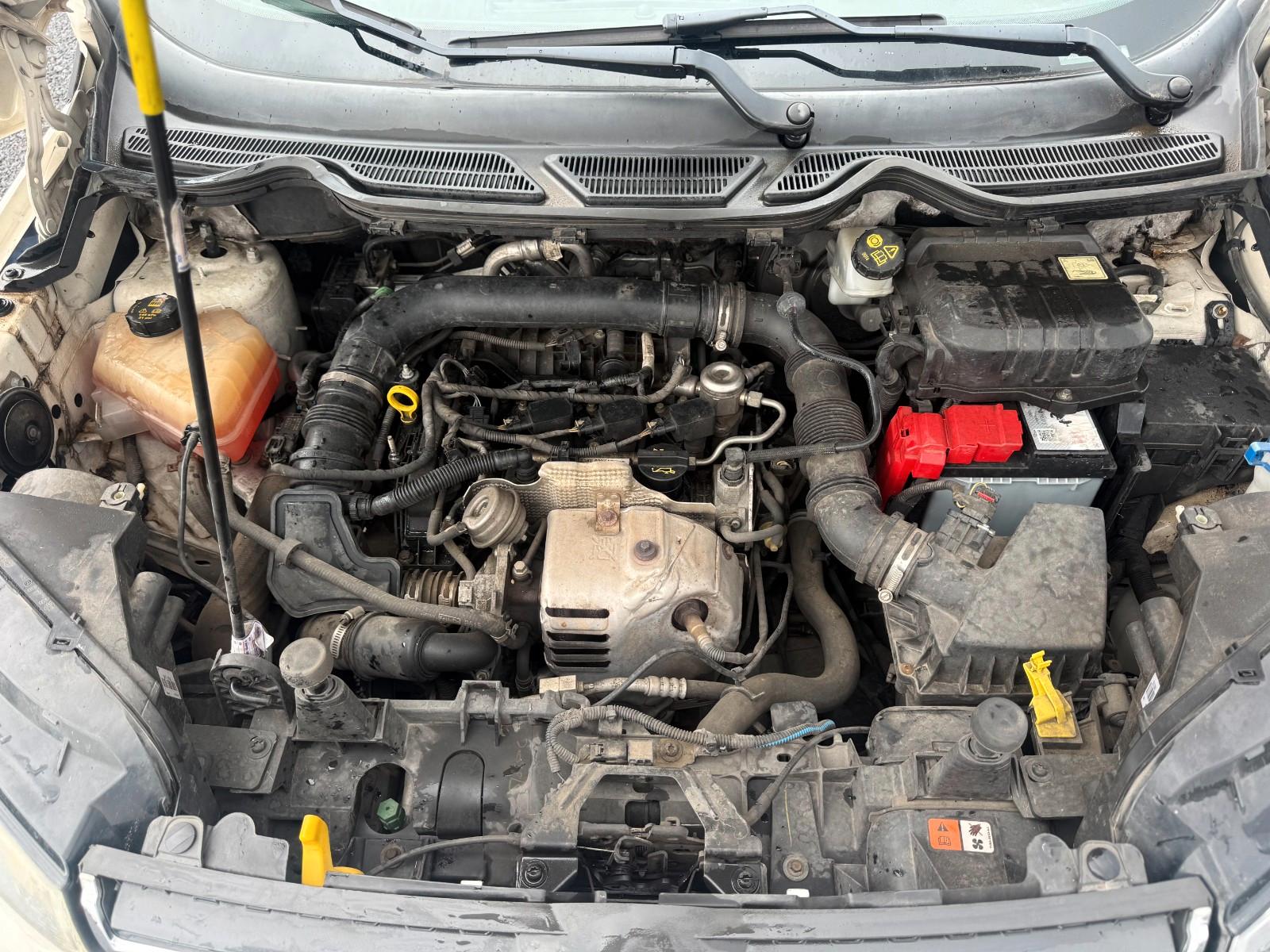 Ford EcoSport 2015 — photo 14
