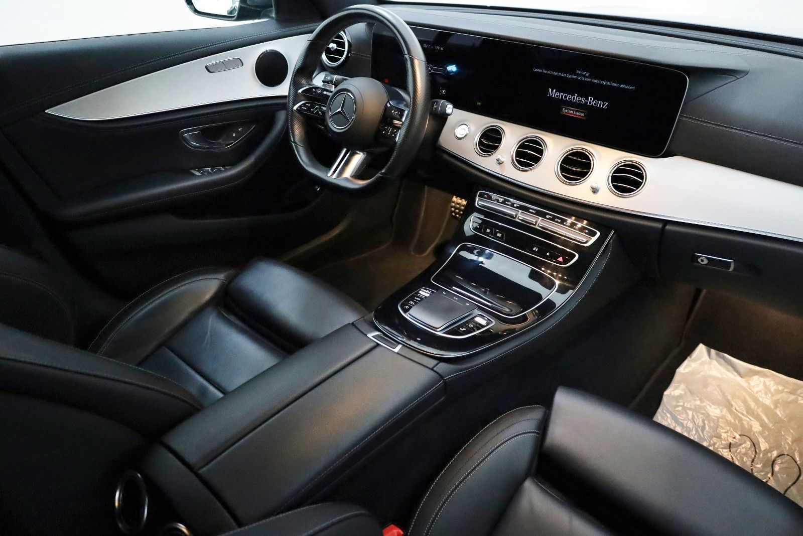 Fahrzeugabbildung Mercedes-Benz E 450 T, 4Matic,AMG Line,Panorama,360°,AHK el,WR