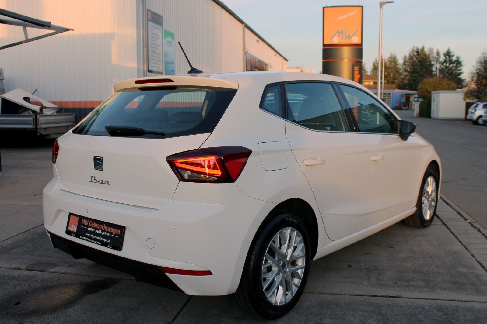 Fahrzeugabbildung SEAT Ibiza 1.0TSI DSG Xcellence LED SHZ KAM PDC TEMP