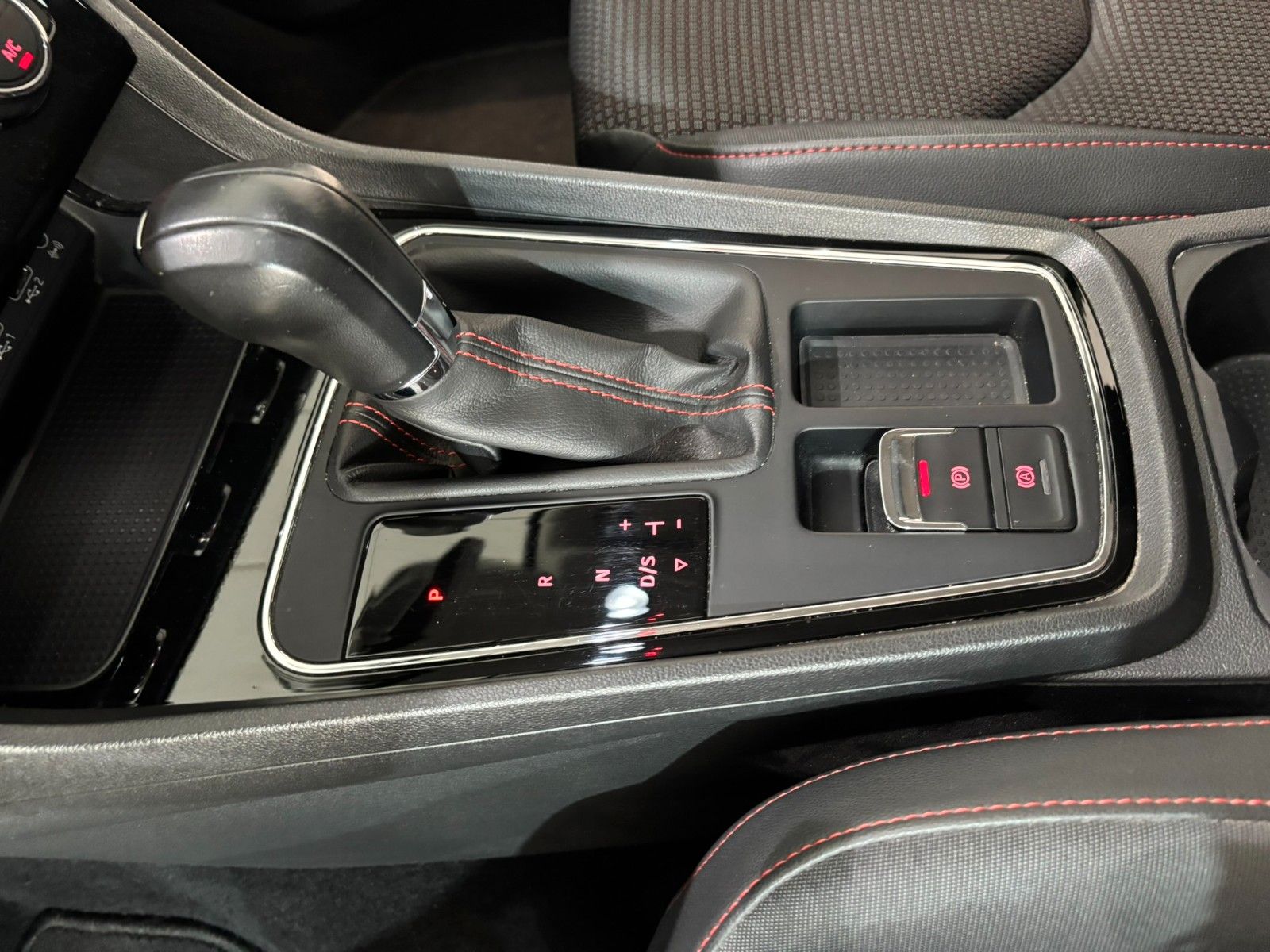 Fahrzeugabbildung SEAT Leon FR 2.0TDI DSG/ACC/SHZ/ALLWETTER
