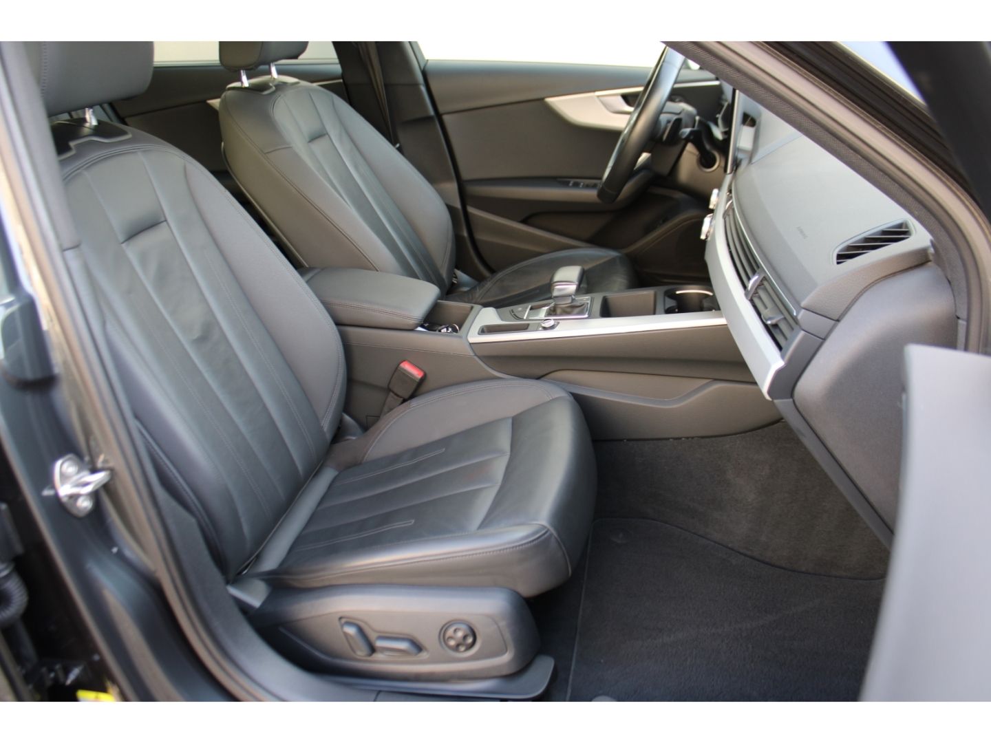 AUDI A4 35 TDI S-Tronic advanced Avant LED Navi DAB V - Image 11