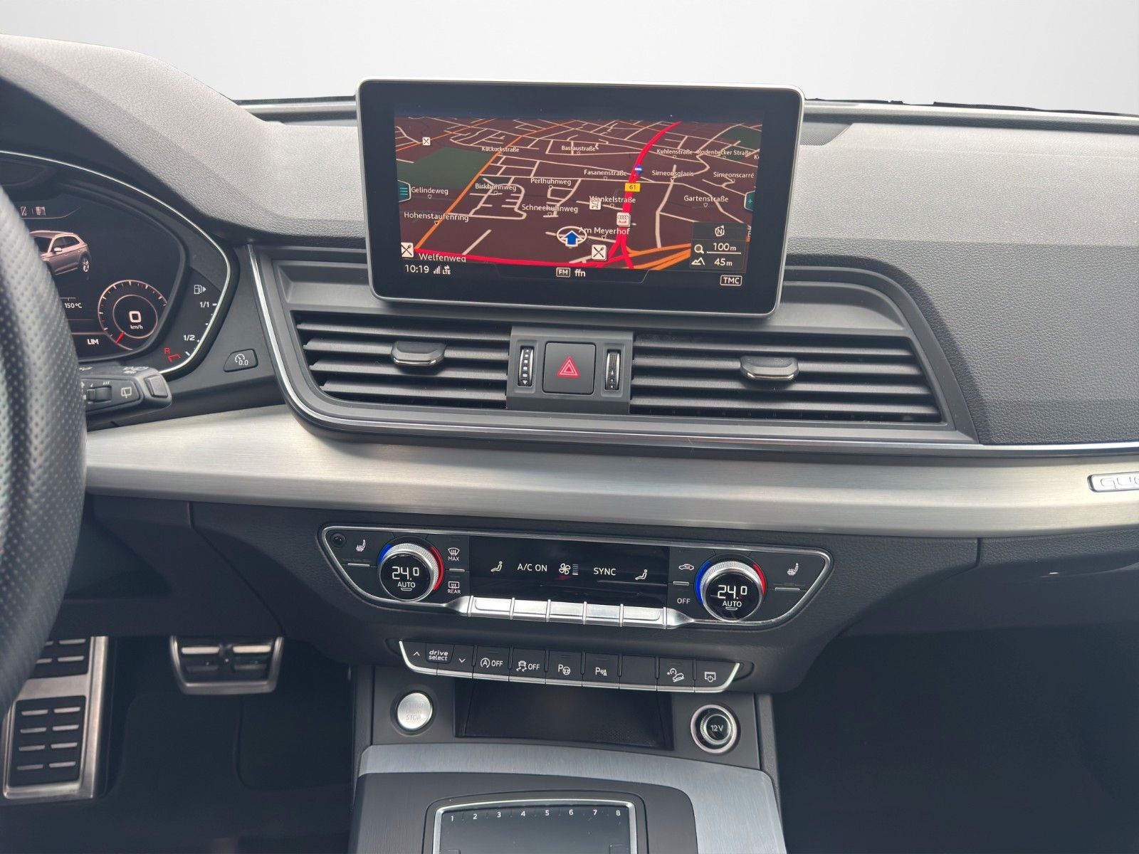 Fahrzeugabbildung Audi Q5 2.0TFSI QUAT S LINE PANO MEMORY AHK 360° LED