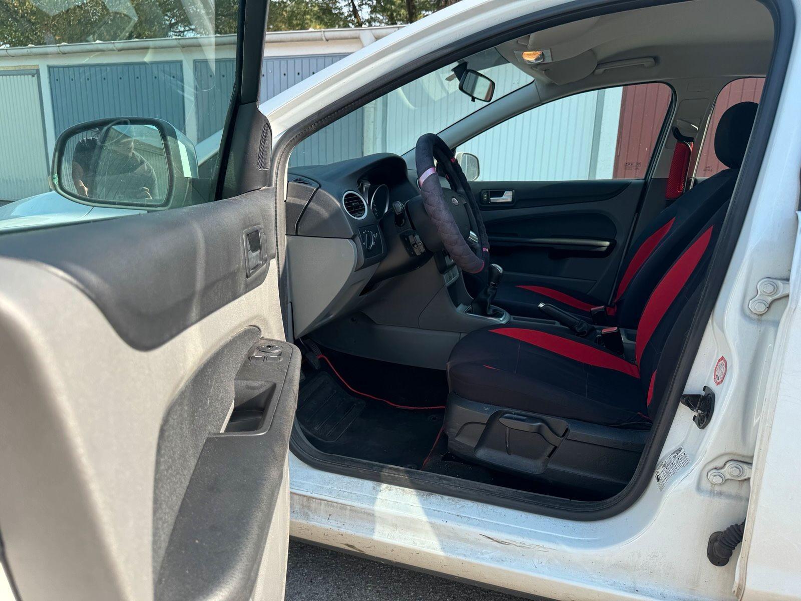 Ford Focus 2009 — photo 10