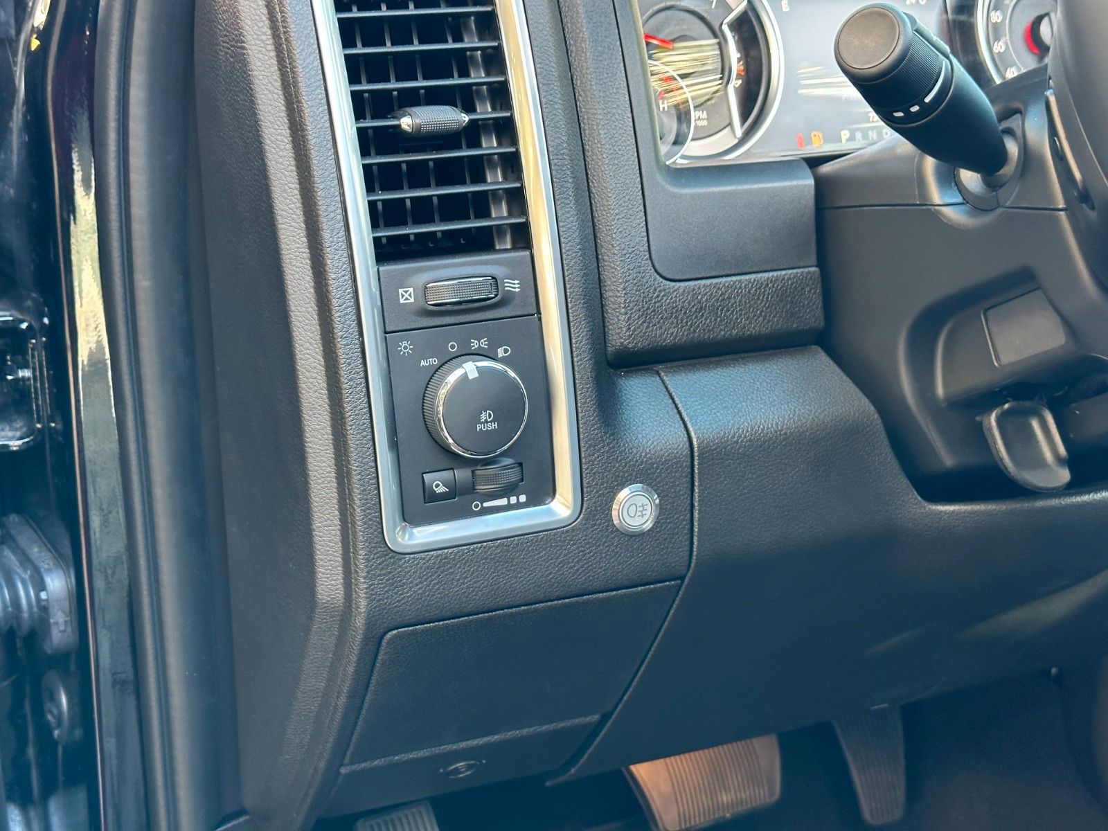 Fahrzeugabbildung Dodge RAM 1500 WARLOCK *LPG*A/T Reifen