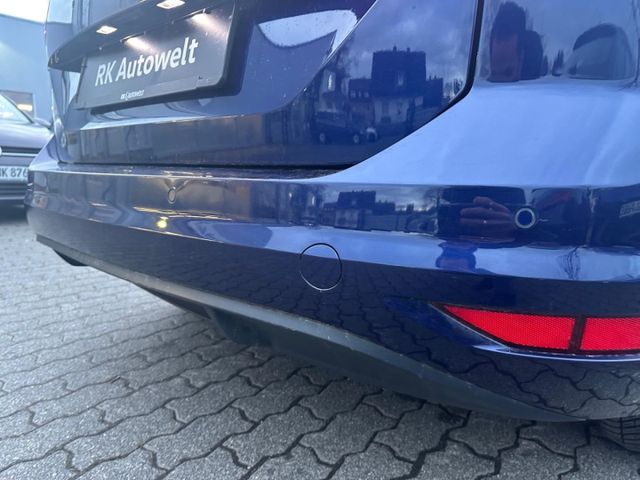 Touran IQ.DRIVE 1.5 TSI DSG ACC Navi 7-Sitzer PD