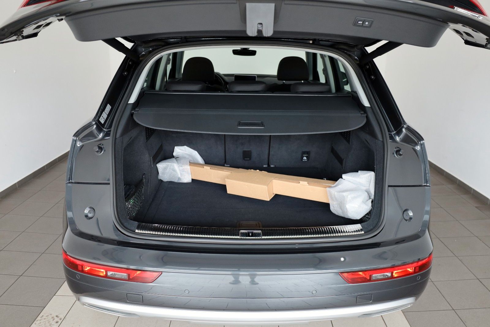 Fahrzeugabbildung Audi Q5 quattro sport Navi,LED,ACC,SH,Kamera,AHK, +WR