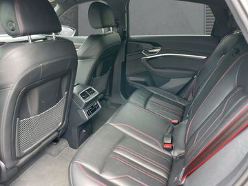 Audi Q8 e-tron - 10
