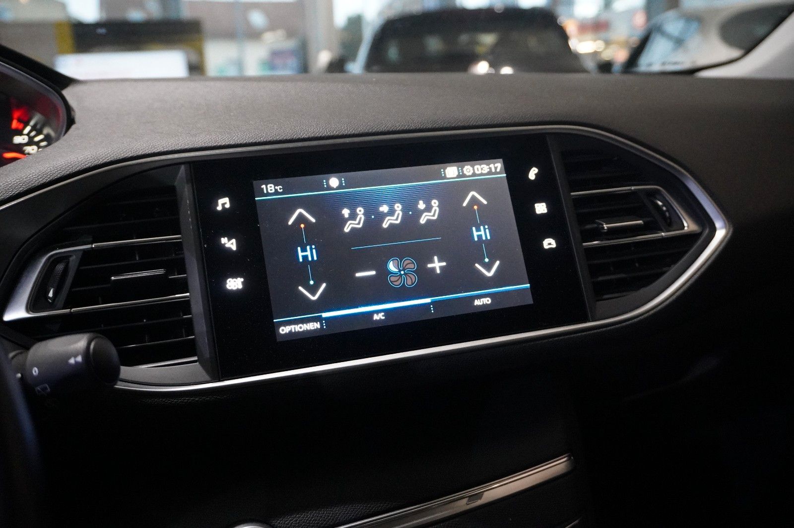 Fahrzeugabbildung Peugeot 308 LIM. 1.2T ACTICE PACK NAVI/LED/SPORT/NEBEL