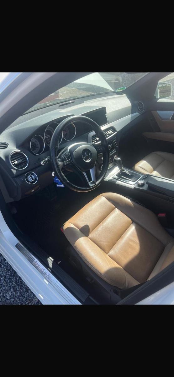 Mercedes-Benz C350 2012 — photo 8