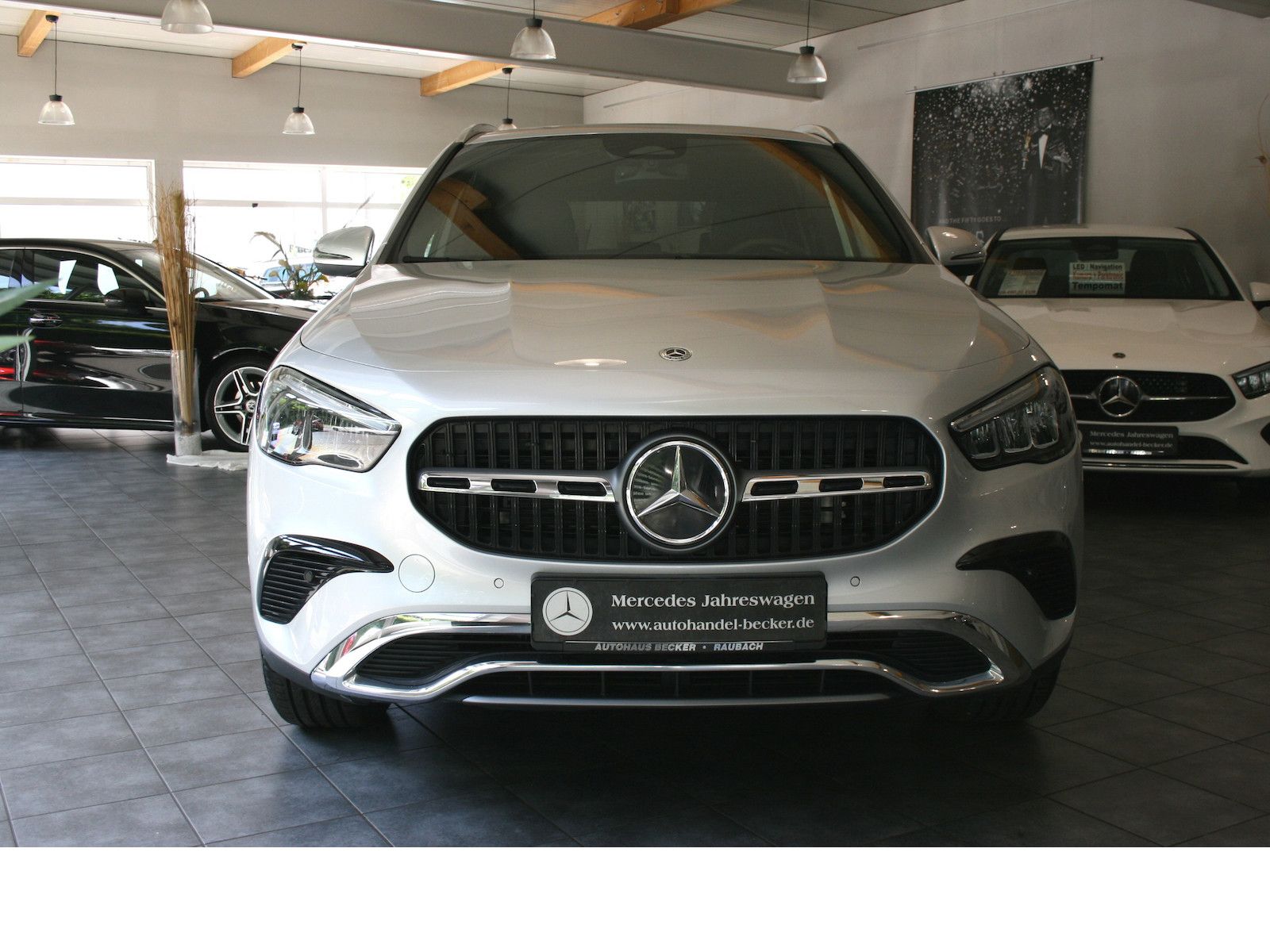 Fahrzeugabbildung Mercedes-Benz GLA 200 Progr. Advanced *getönte Scheiben*Kamera