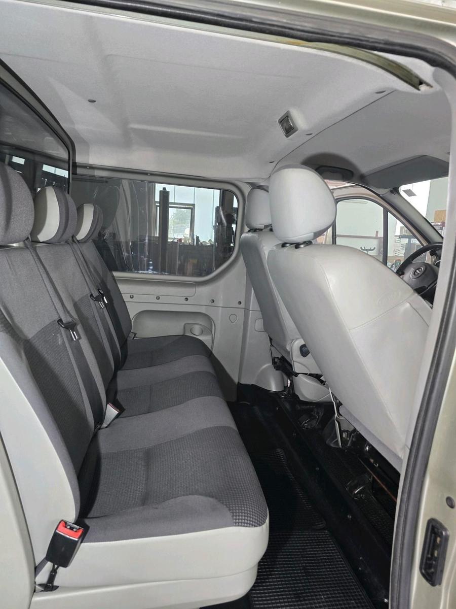 Opel Vivaro 2009 — photo 6