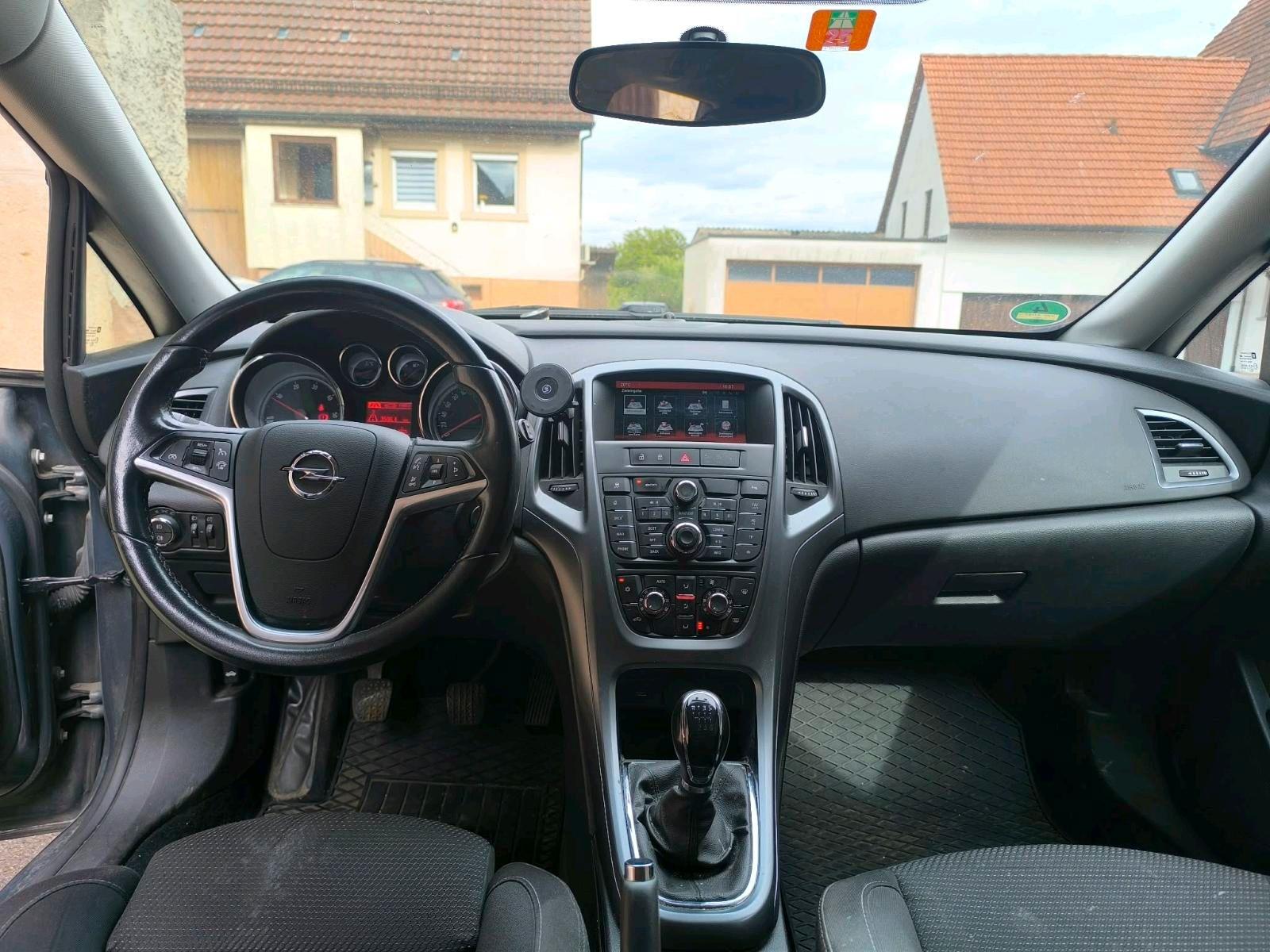 Opel Astra 2014 — photo 5
