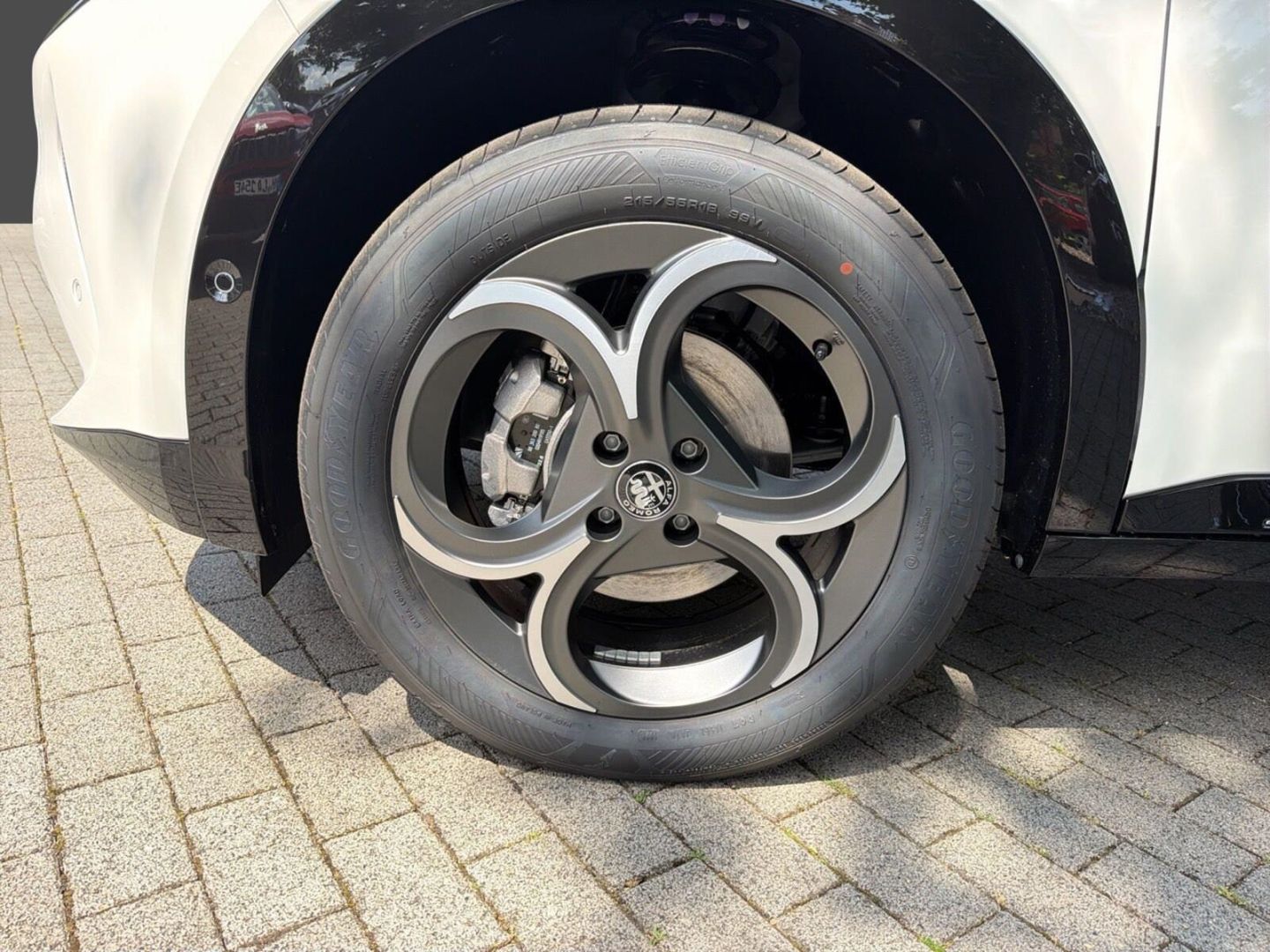 Fahrzeugabbildung Alfa Romeo Junior Ibrida Sport Speciale 1,2 VGT 107kW MY26