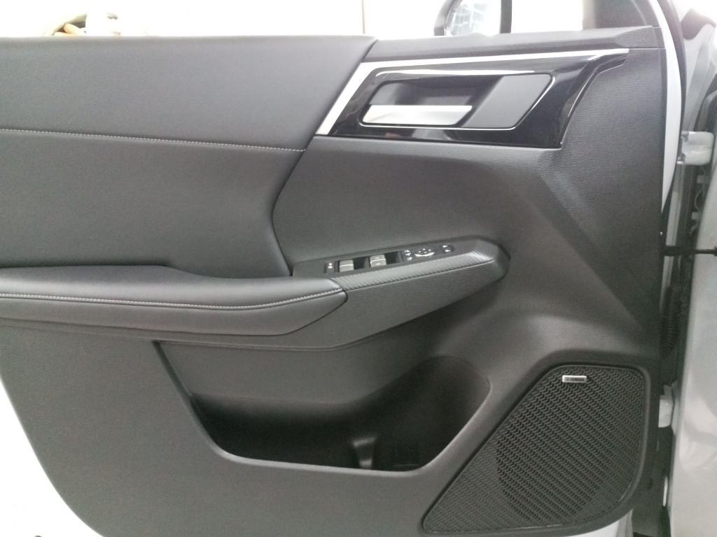 Mitsubishi Outlander Plug-in Hybrid 2.4L Select