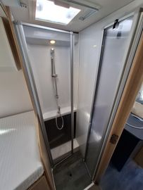 Sunlight Adventure T 68 Combi 6E TV-Paket AWT isoliert 8G