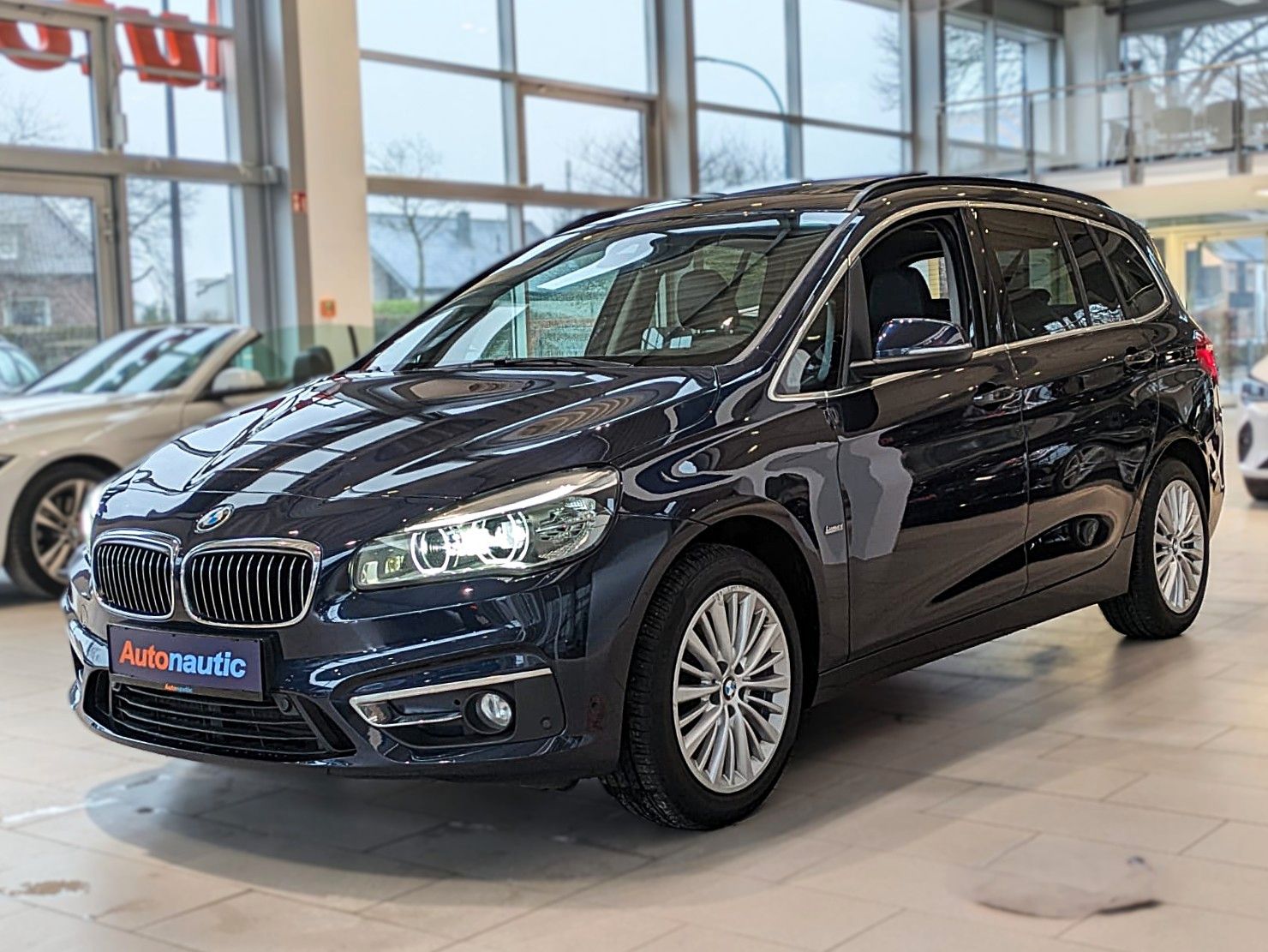 Fahrzeugabbildung BMW 220d Gran Tourer LEDER NAVI HUD PANO LED CAM