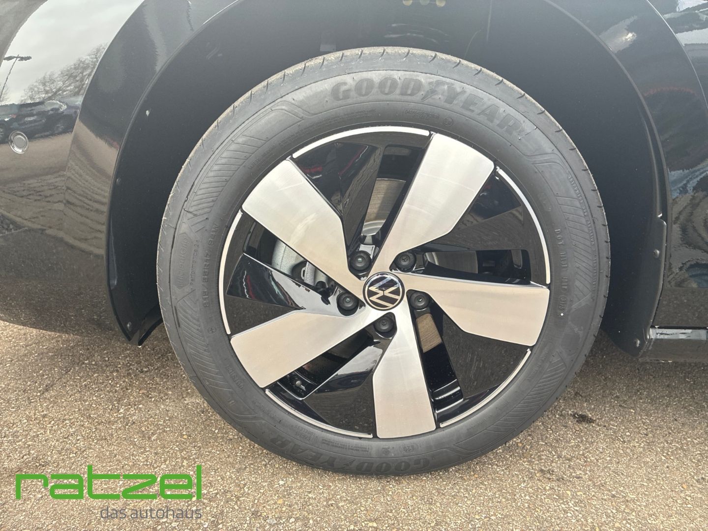 Fahrzeugabbildung Volkswagen Passat BUSINESS 1.5 eTSI +8-fach+LED+360°Kam
