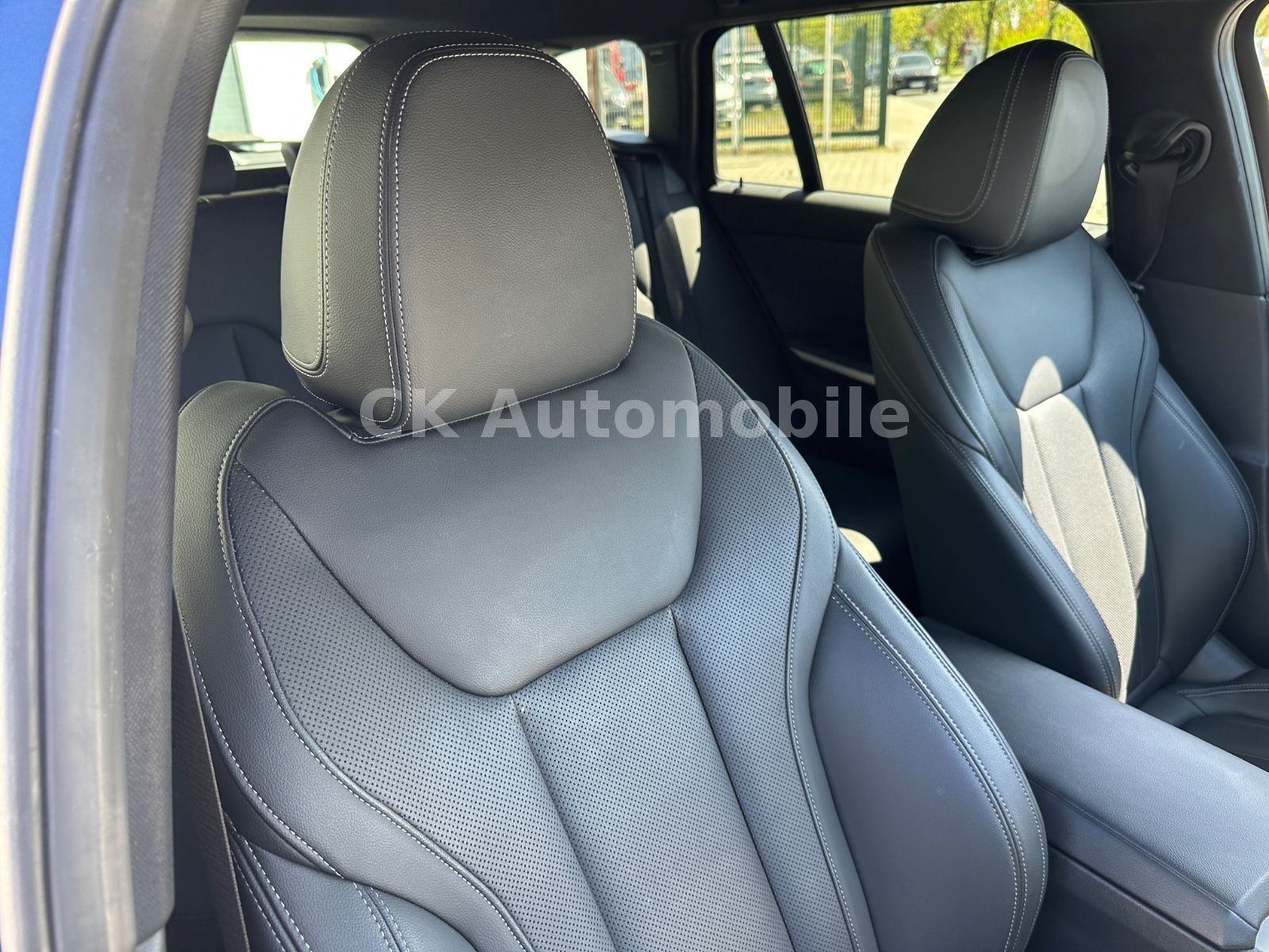 Fahrzeugabbildung BMW 318d Touring Sport-Line/Shadow-Line/Navi/Laser