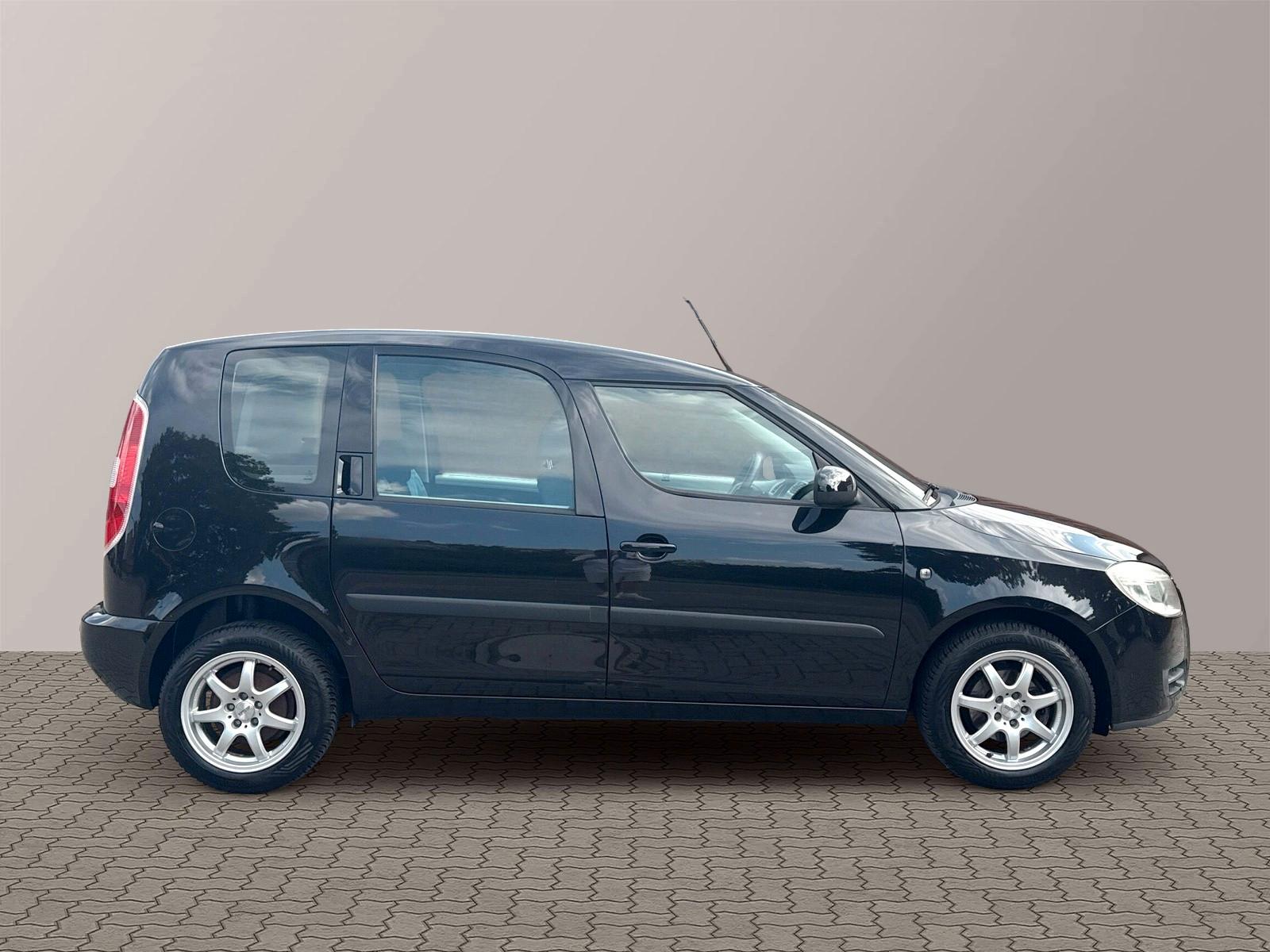 Skoda Roomster 2006 — вигляд ззаду