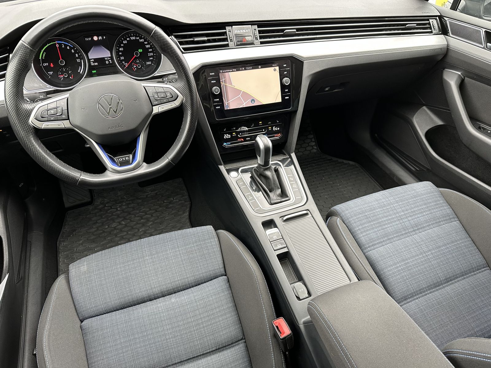 Fahrzeugabbildung Volkswagen Passat Variant GTE NAV+LED+PANO+AHK+STANDHEIZUNG