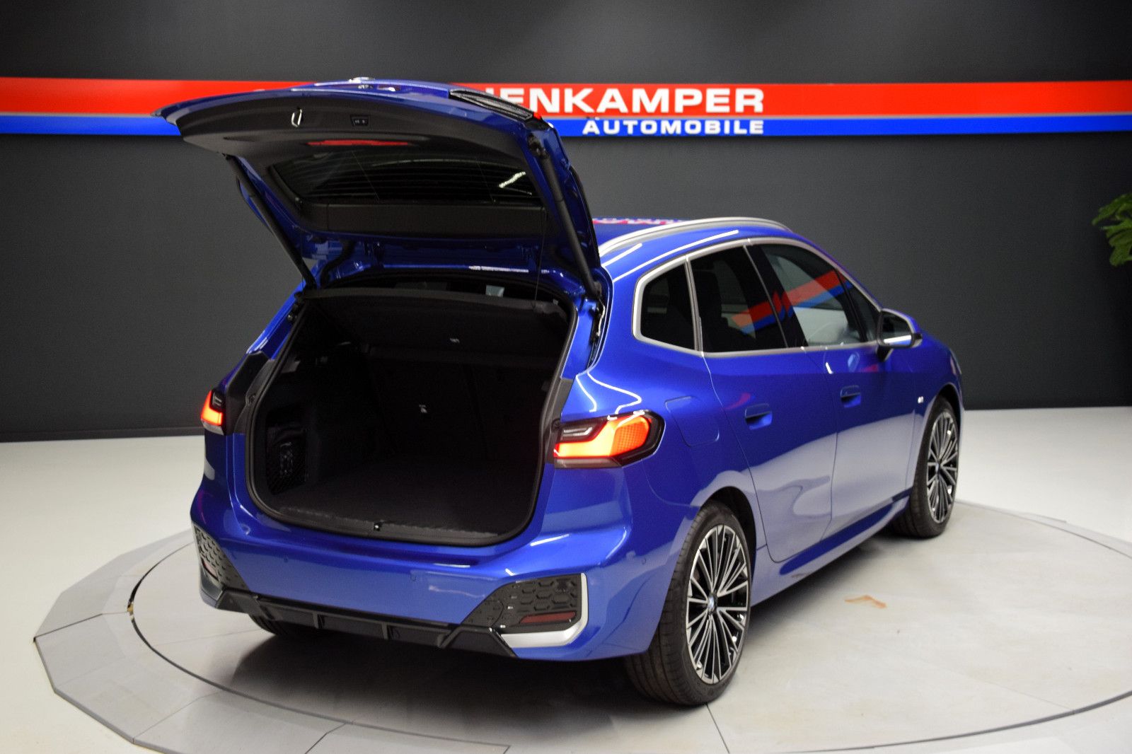 Fahrzeugabbildung BMW 223d xDrive Active Tourer M Sport ACC HuD 360°