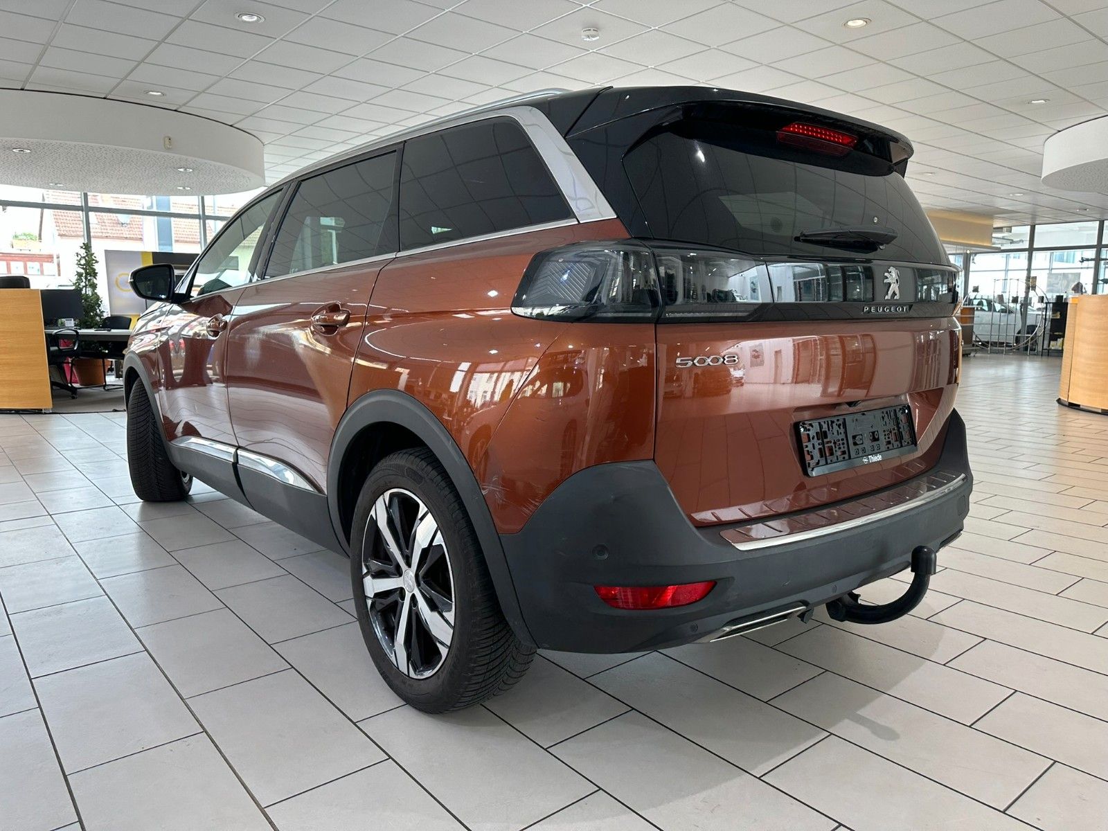 Fahrzeugabbildung Peugeot 5008 GT -PACK 1.5D LED/NAVI/SHZ/ALCANTARA/AHK