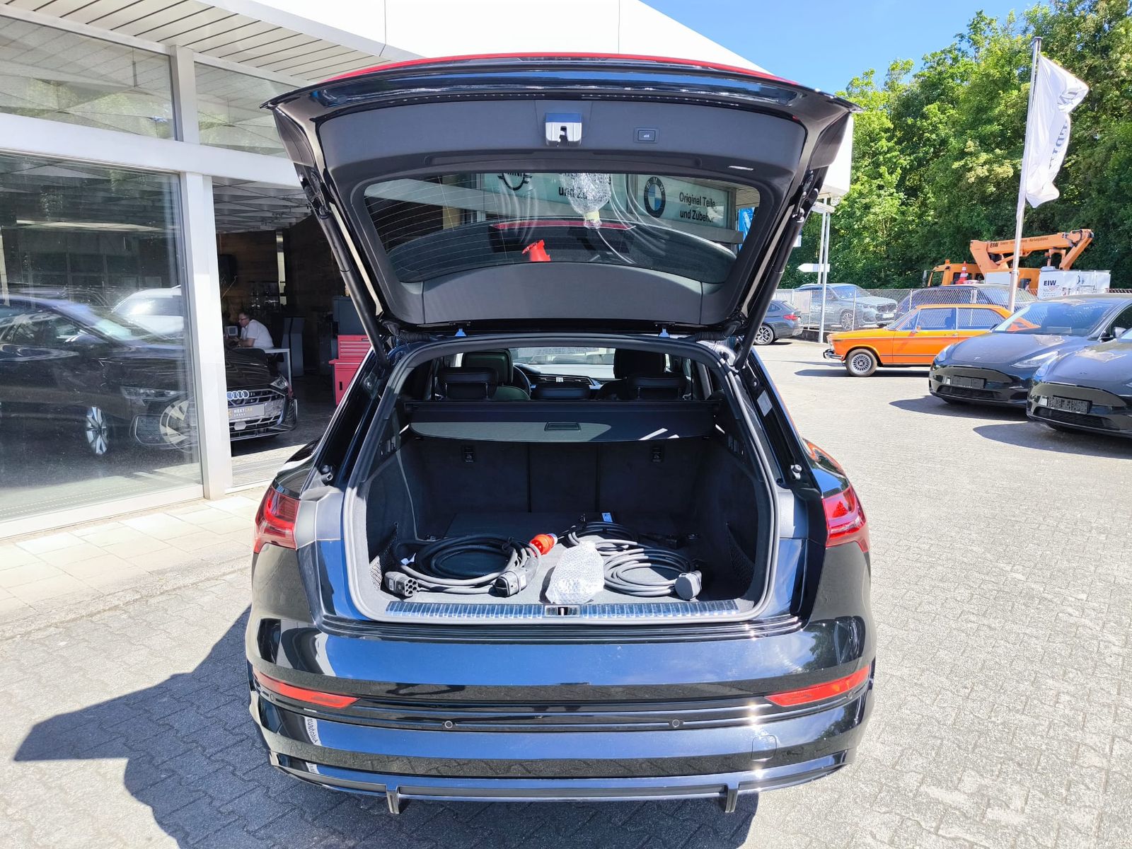 Fahrzeugabbildung Audi e-tron S LINE BLACK EDITION PANO+MEMO+SHZ+360+
