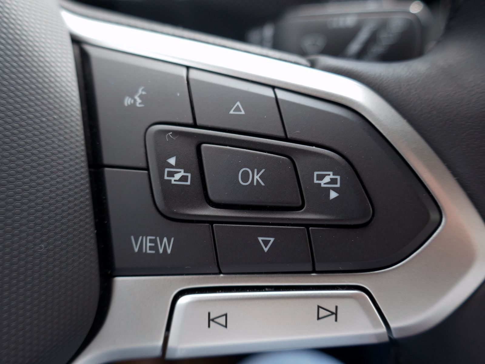 Fahrzeugabbildung Volkswagen T-Cross R-Line 1.0 TSI | LED PDC ACC Navi App