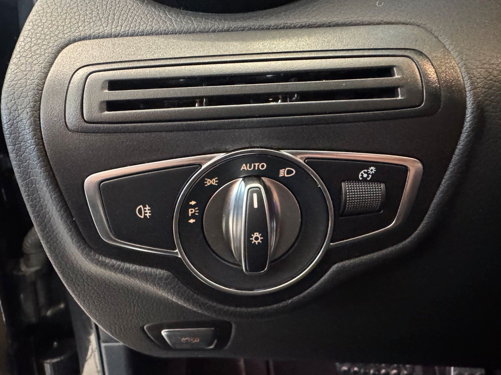 Fahrzeugabbildung Mercedes-Benz GLC 220d 4M+AMG+Pano+Distr+Night+RKamera