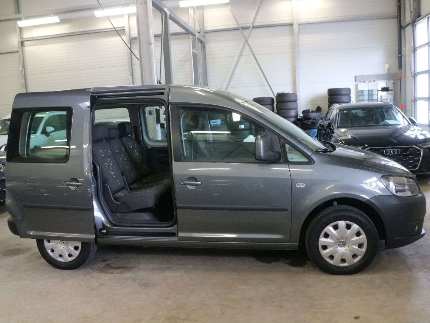 Fahrzeugabbildung Volkswagen Caddy TSI Roncalli 5-Sitzer AHK Klima PDC