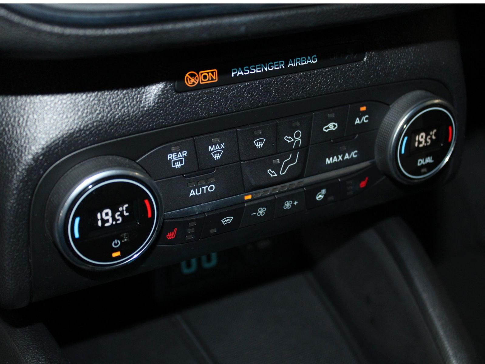 Fahrzeugabbildung Ford Focus Active Turnier LED NAVI WinterPaket uvm.