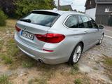 BMW 530d xDrive Touring A - - silberne BMW 530