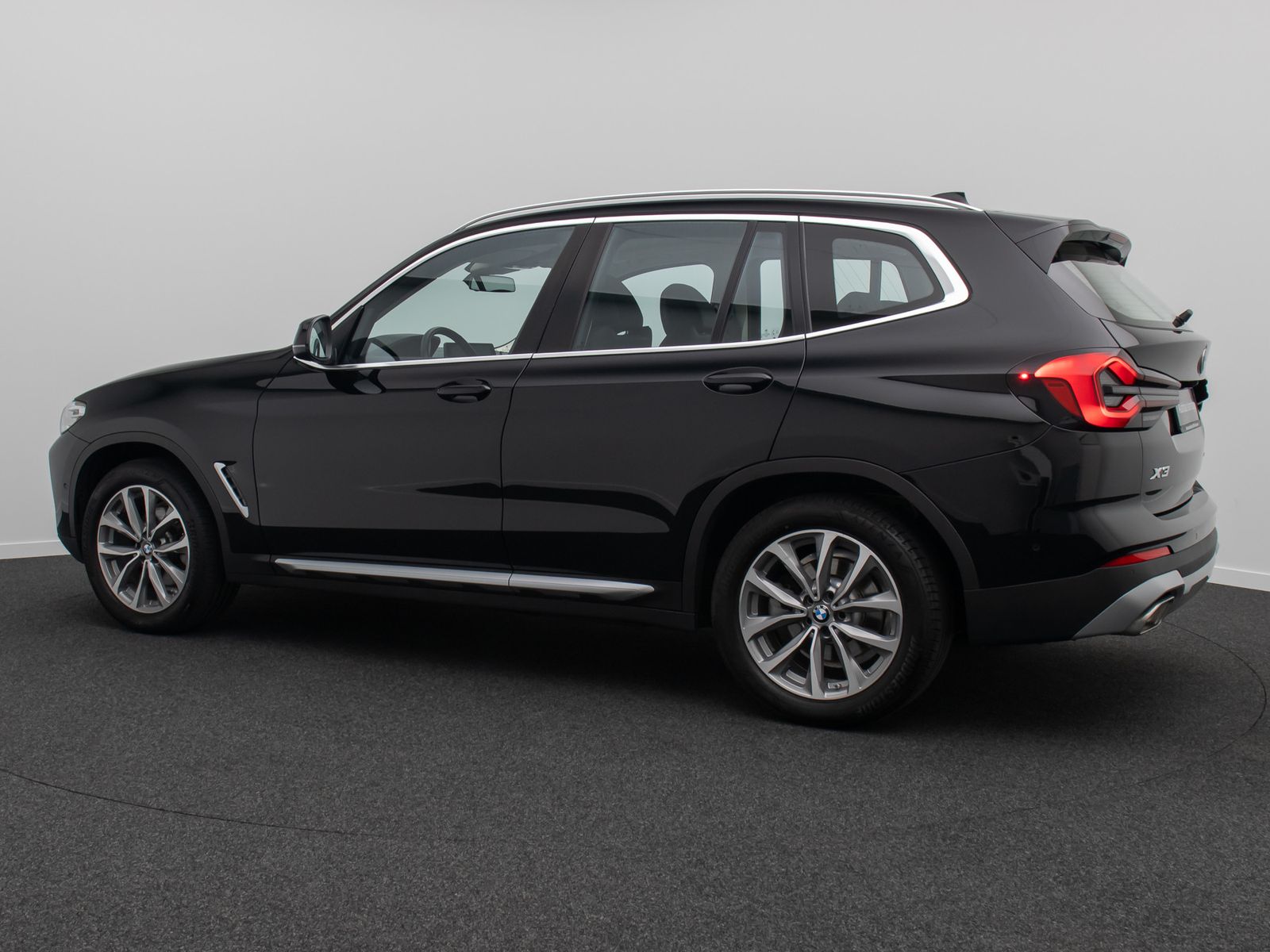 Fahrzeugabbildung BMW X3 xD20d Kamera DAB DrivAssist LED Sport 19Zoll
