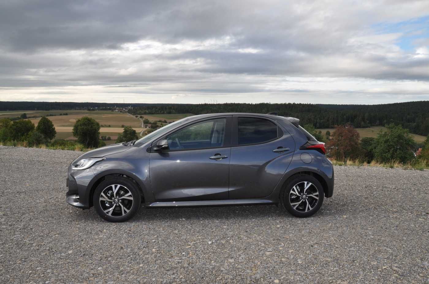 Toyota Yaris Hybrid 5-Türer 116 1.5 VVT-i Teamplayer imagem 2