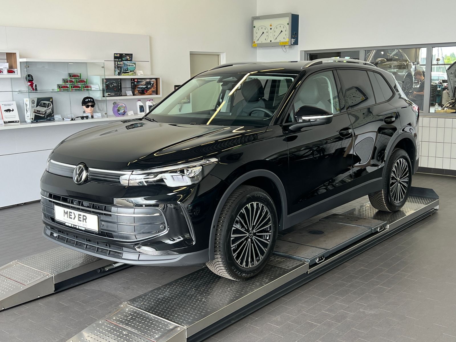 Fahrzeugabbildung Volkswagen Tiguan  ENERGY 2.0 TDI DSG *AHK, Navi, Ganzjahre