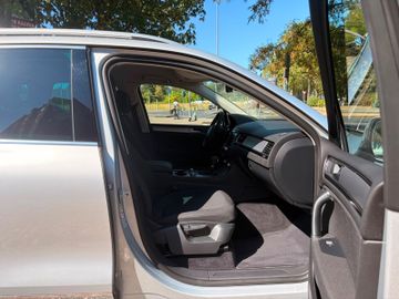 Volkswagen Touareg - 11