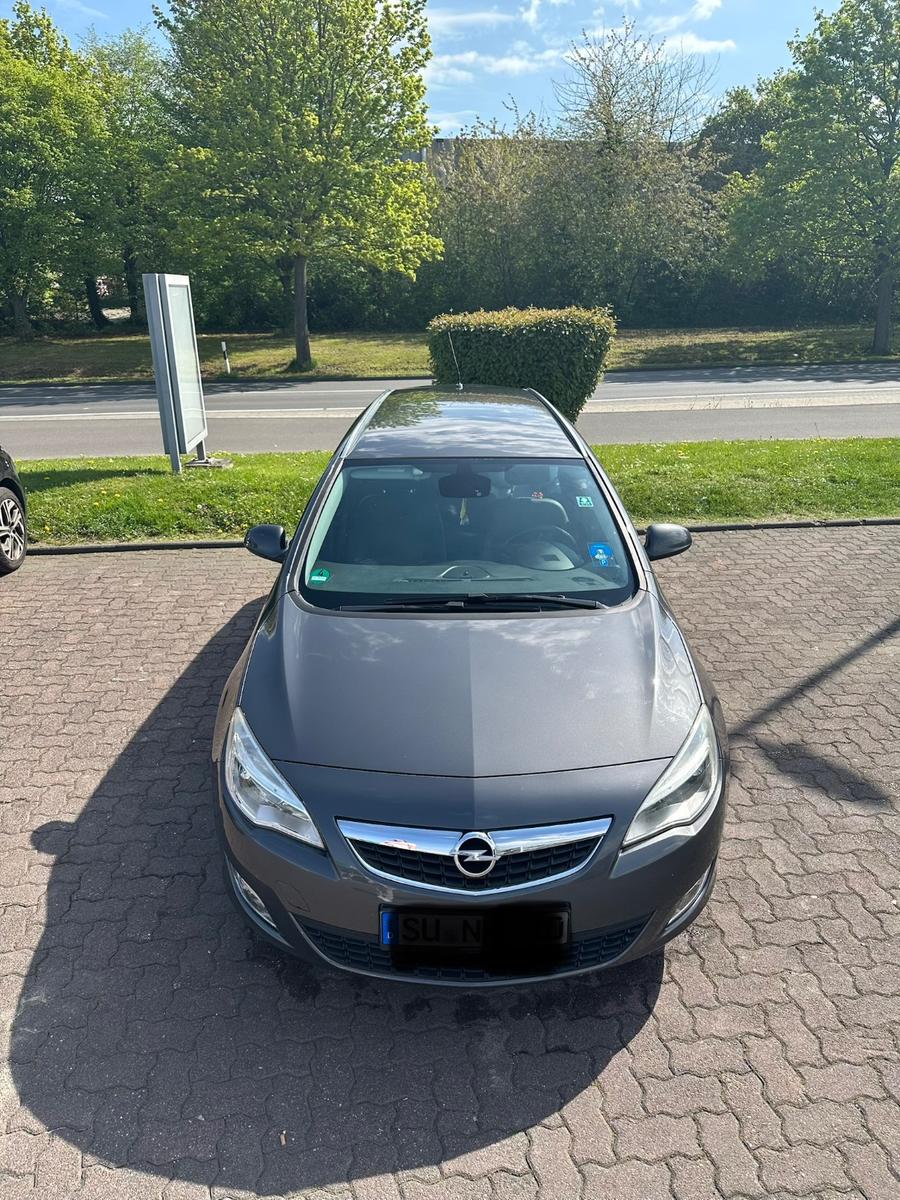 Opel Astra 2011 — photo 13
