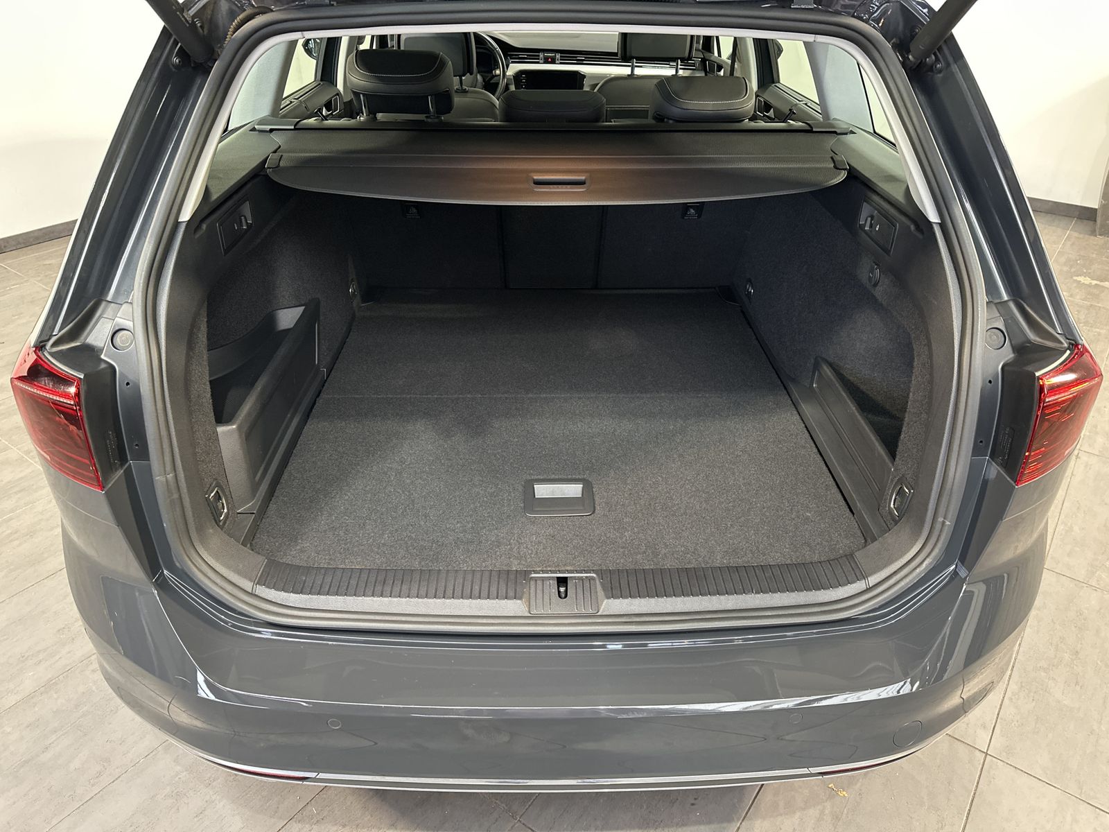 Fahrzeugabbildung Volkswagen Passat Variant GTE NAV+IQ-LIGHT+PANO+17ZO+KAMERA